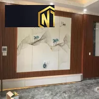 VÁCH ỐP NHỰA TIVI PHÒNG KHÁCH ĐƠN GIẢN